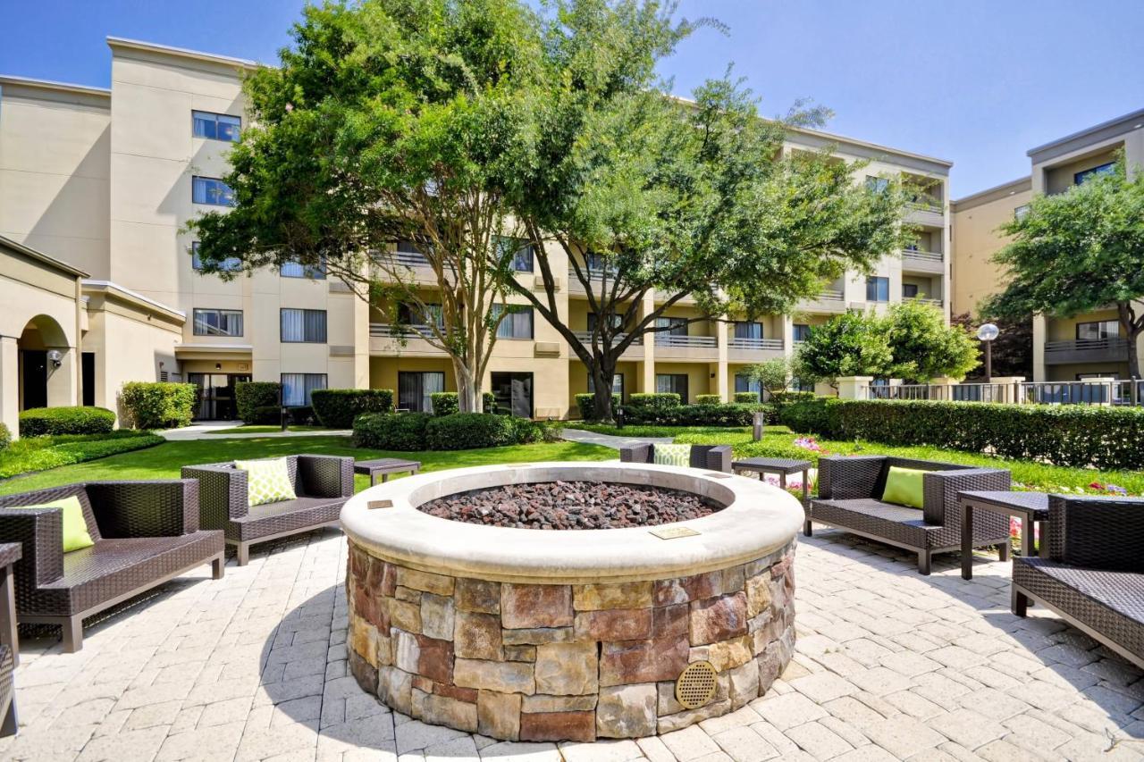 Courtyard Dallas Medical Market Center Exterior foto